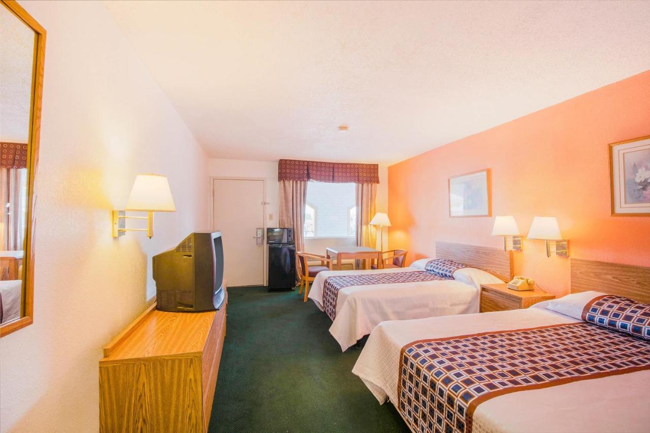 Hotel O Houston East I-10